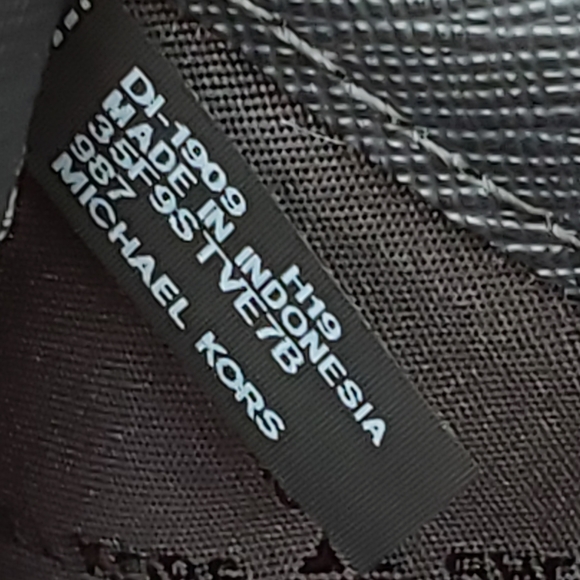 ⚠️LAST 1⚠Michael Kors Jet Set Continental Wristlet - Picture 4 of 5